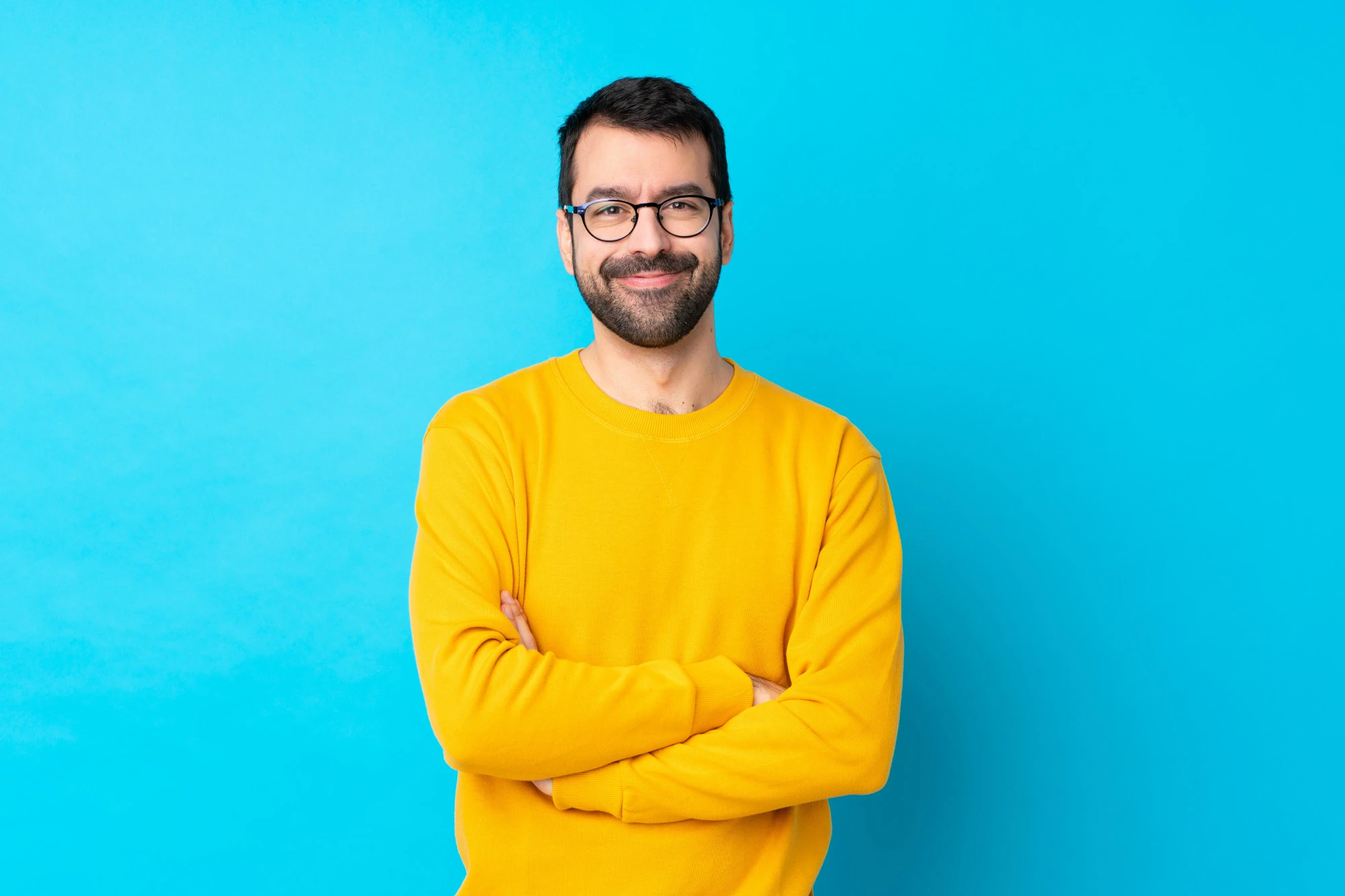 20230416000517_fpdl.in_young-caucasian-man-isolated-blue-wall-with-glasses-happy_1368-76399 20230416000517_fpdl.in_young-caucasian-man-isolated-blue-wall-with-glasses-happy_1368-76399
